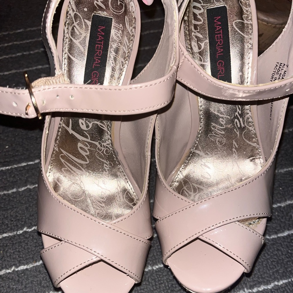 Material girl heel with platform. Light gray shoe with sparkle bottom.Women US 7